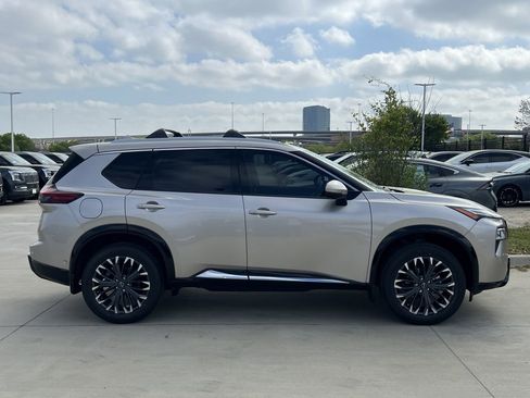 New 2026 Nissan Rogue Platinum w/ Platinum Premium Package image 3