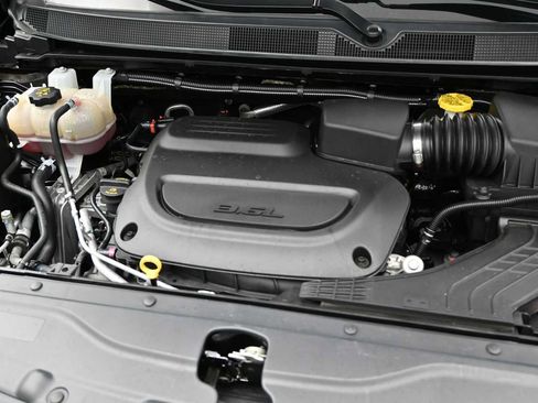 Used 2024 Chrysler Voyager LX FWD image 11