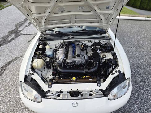 Used 1999 MAZDA MX-5 Miata RWD image 9