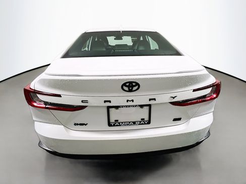 Used 2025 Toyota Camry SE image 6