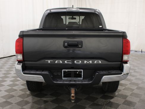 Used 2017 Toyota Tacoma TRD Off-Road w/ Tow Package (A/T) AWD/4WD image 29