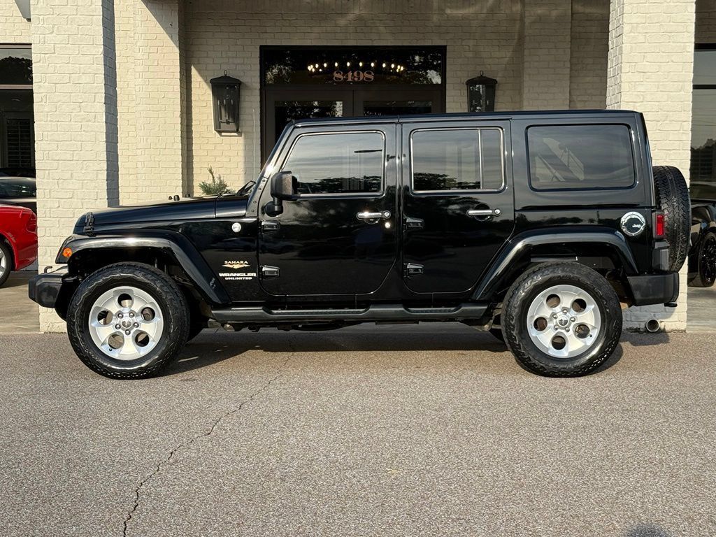 Used 2014 Jeep Wrangler Unlimited Sahara w/ Max Tow Package AWD/4WD image 12
