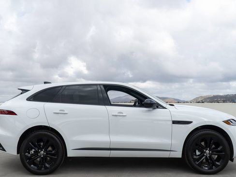 Used 2025 Jaguar F-PACE R-Dynamic S AWD/4WD image 7