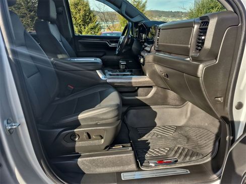 Used 2022 Chevrolet Silverado 1500 LTZ image 32