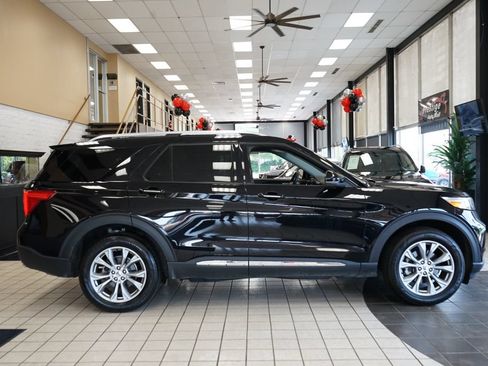 Used 2023 Ford Explorer Limited w/ Equipment Group 301A AWD/4WD image 19