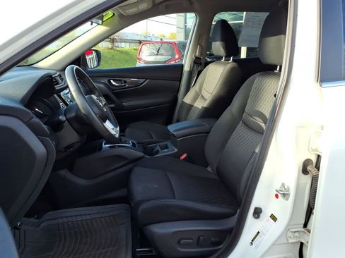 Used 2017 Nissan Rogue SV AWD/4WD image 15