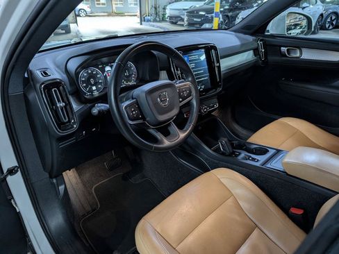 Used 2019 Volvo XC40 T5 Momentum AWD/4WD image 9