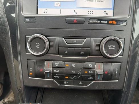 Used 2018 Ford Explorer XLT w/ Equipment Group 202A image 29