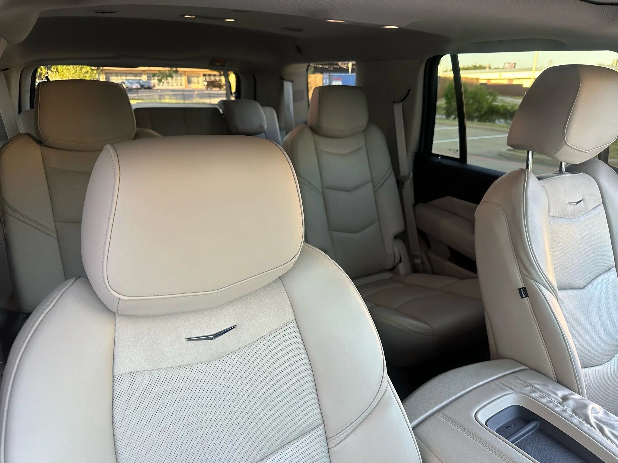 Used 2015 Cadillac Escalade Luxury AWD/4WD image 27