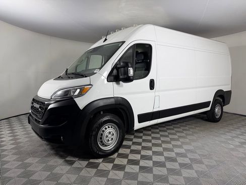 Used 2025 RAM ProMaster 2500 w/ Convenience Group FWD image 3