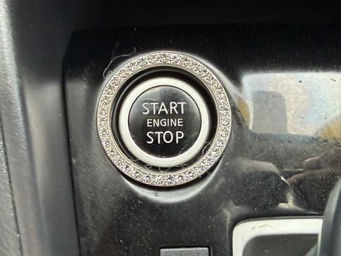Used 2020 Nissan Versa SR FWD image 14