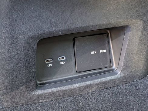 Used 2025 Volkswagen Atlas SE AWD/4WD image 30