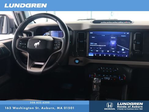 Used 2023 Ford Bronco Wildtrak image 4