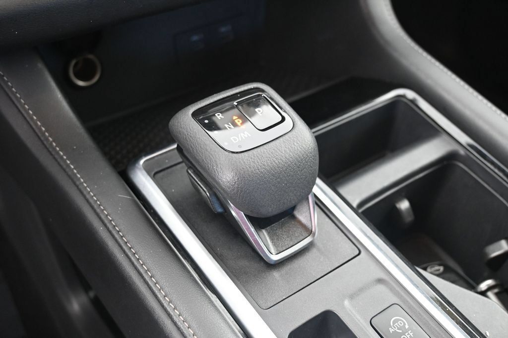 Used 2025 Nissan Pathfinder SV FWD image 24