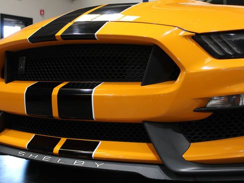 Used 2018 Ford Mustang Shelby GT350 w/ Convenience Package RWD image 8