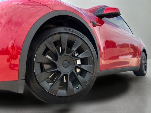 Used 2023 Tesla Model Y Long Range AWD/4WD image 27