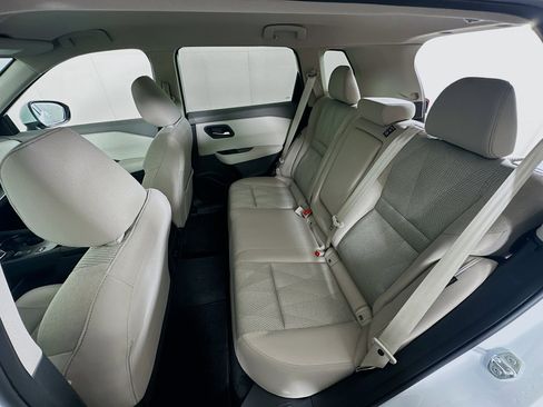 Used 2025 Nissan Rogue SV FWD image 26
