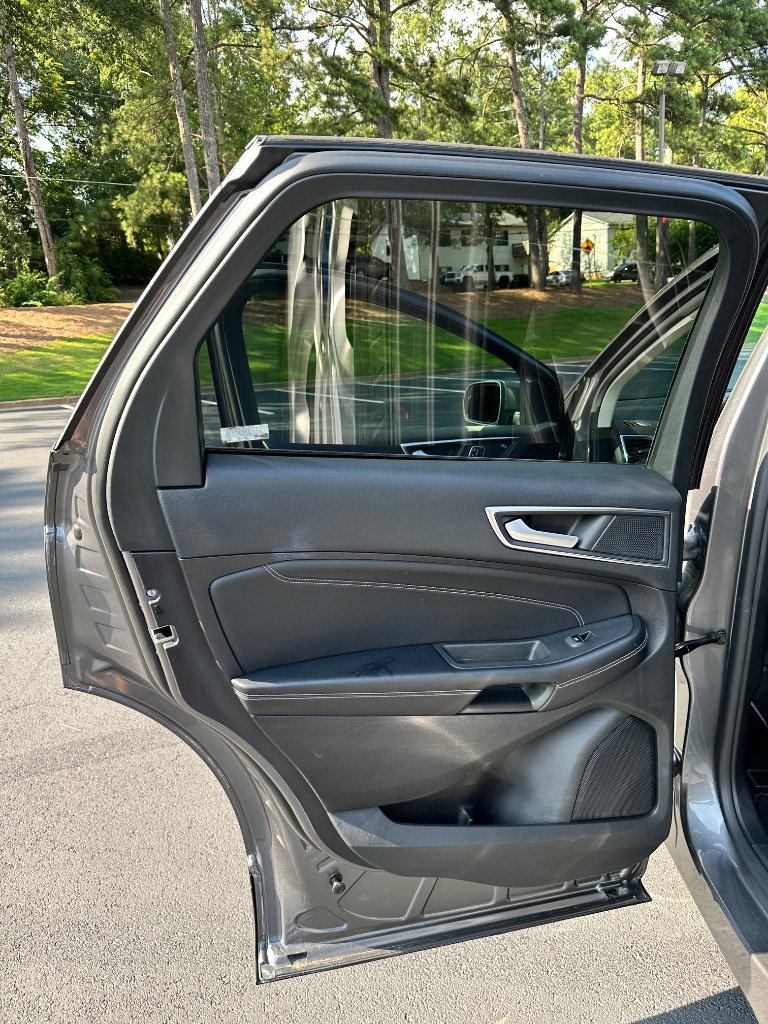 Used 2022 Ford Edge Titanium AWD/4WD image 12