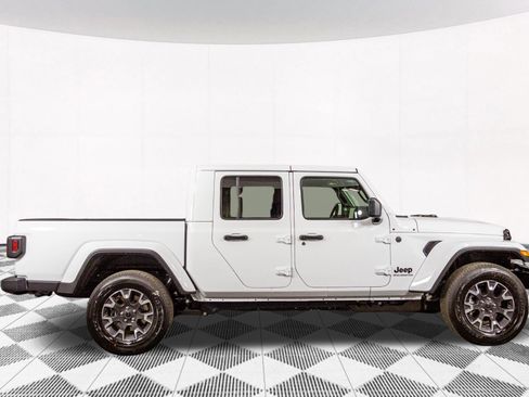 New 2026 Jeep Gladiator Sport AWD/4WD image 11