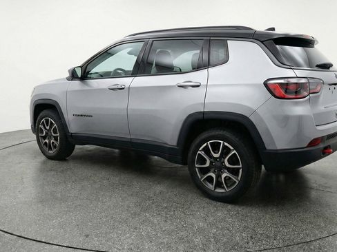 Used 2025 Jeep Compass Trailhawk image 5
