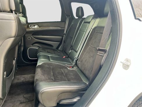 Used 2018 Jeep Grand Cherokee SRT image 24