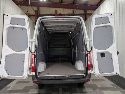 Used 2025 Mercedes-Benz Sprinter 2500 image 19