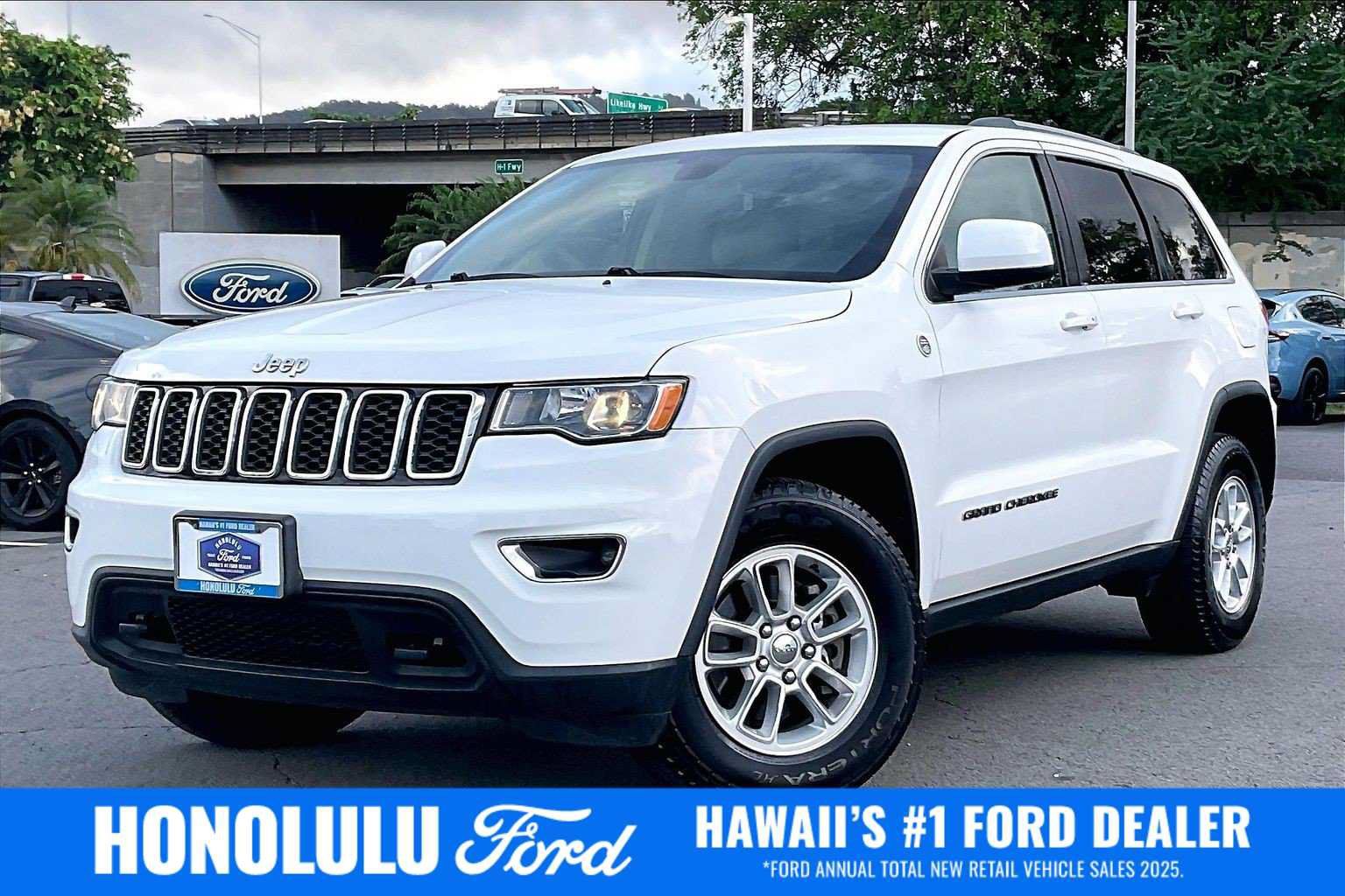 Used 2019 Jeep Grand Cherokee Laredo AWD/4WD image 1