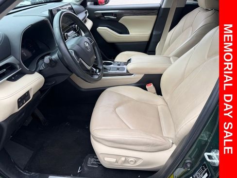 Used 2023 Toyota Highlander Limited FWD image 25