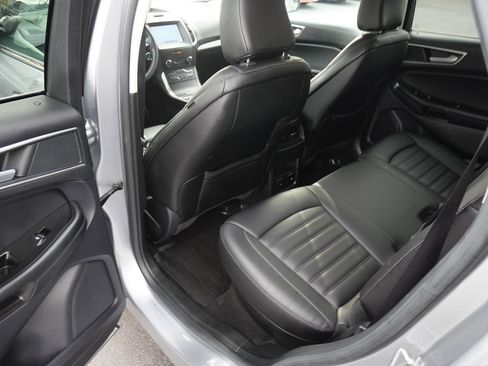 Used 2020 Ford Edge SEL w/ Convenience Package image 18