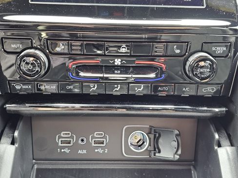 New 2025 Jeep Grand Cherokee L Altitude image 13