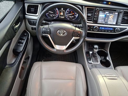 Used 2016 Toyota Highlander XLE image 11