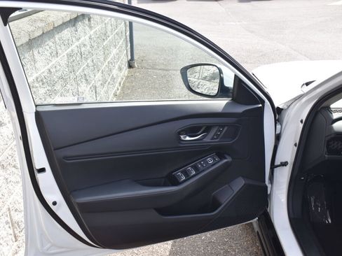 Used 2024 Honda Accord Touring image 17