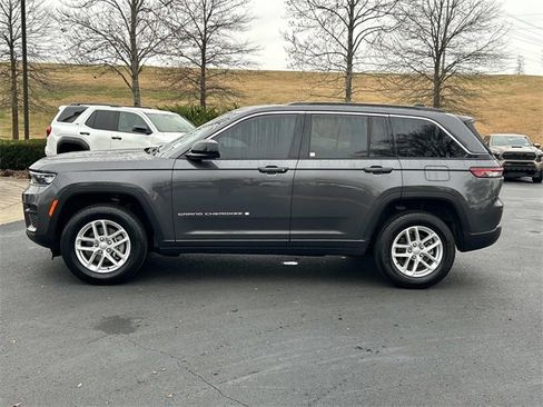 Used 2024 Jeep Grand Cherokee Laredo X image 7