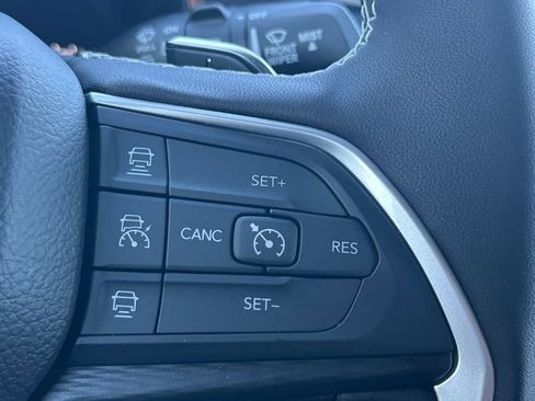 New 2025 Jeep Grand Cherokee Laredo image 10