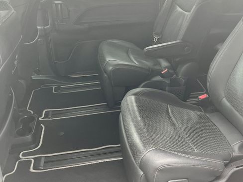 Certified 2023 Toyota Sienna XSE image 9