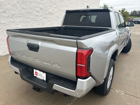 Used 2024 Toyota Tacoma SR5 AWD/4WD image 11