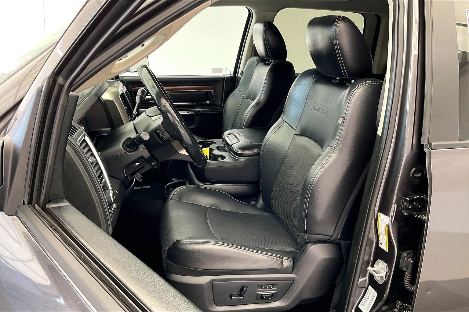 Used 2016 RAM 2500 Laramie AWD/4WD image 16