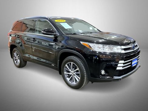 Used 2019 Toyota Highlander XLE w/ Protection Package #3 image 3