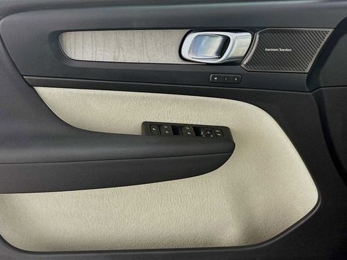 Used 2023 Volvo XC40 B5 Ultimate w/ Protection Package Premier image 17