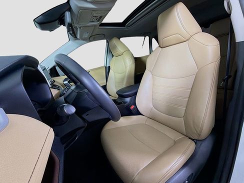 Used 2021 Toyota RAV4 Limited image 13