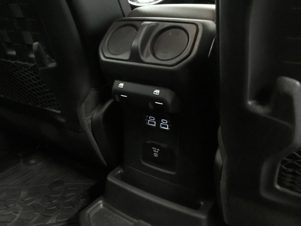 Used 2021 Jeep Wrangler Unlimited Rubicon w/ Cold Weather Group AWD/4WD image 18