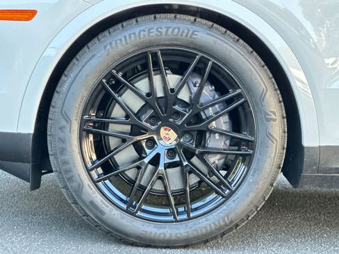 New 2025 Porsche Cayenne Coupe image 32