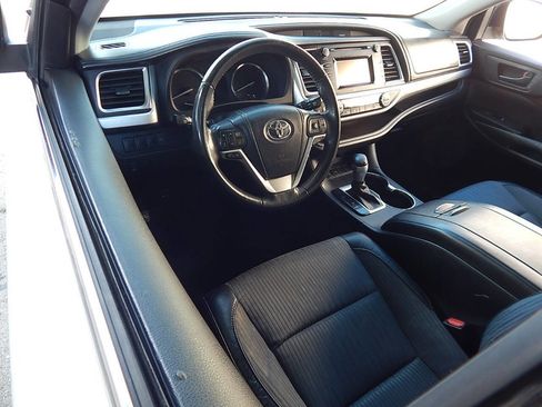 Used 2015 Toyota Highlander Plus FWD image 13