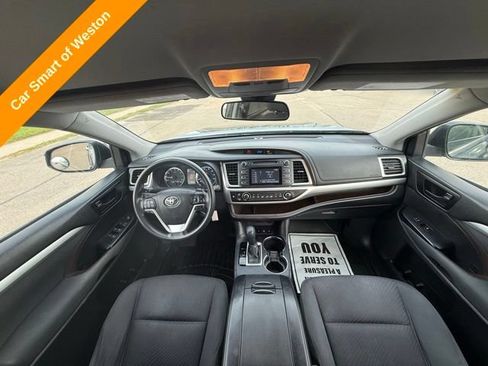 Used 2017 Toyota Highlander LE AWD/4WD image 21