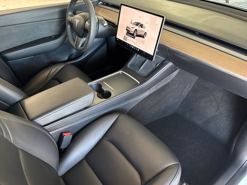 Used 2022 Tesla Model Y Long Range AWD/4WD image 34