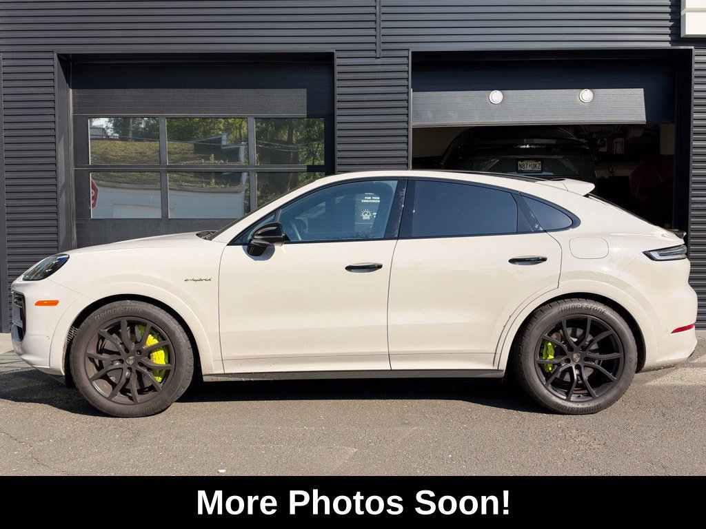 Used 2025 Porsche Cayenne Turbo AWD/4WD image 2