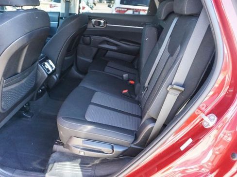 Used 2023 Kia Sorento LX image 15