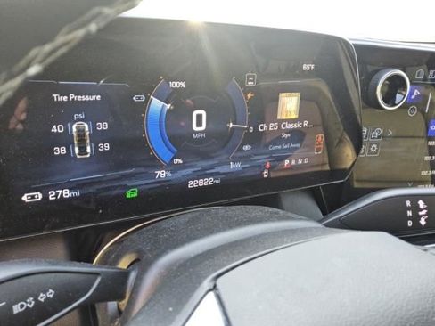 Used 2025 Chevrolet Equinox EV LT w/ Convenience Package image 10