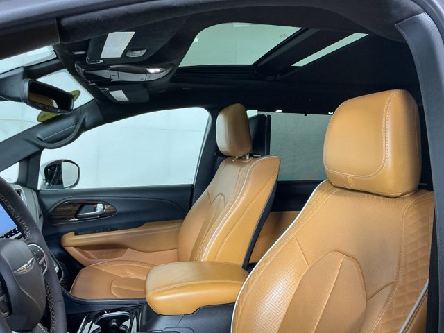 Used 2023 Chrysler Pacifica Pinnacle FWD image 19