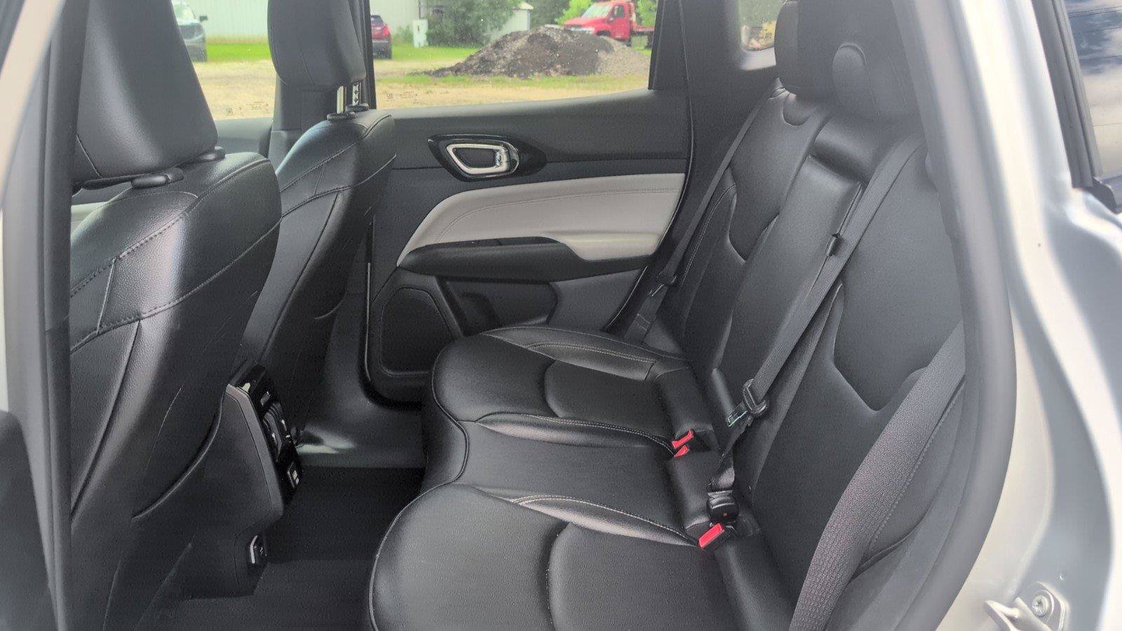 Used 2025 Jeep Compass Limited AWD/4WD image 35